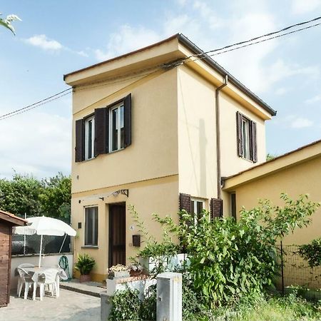La Casina Gialla Independent House - Near The Walls ルッカ エクステリア 写真