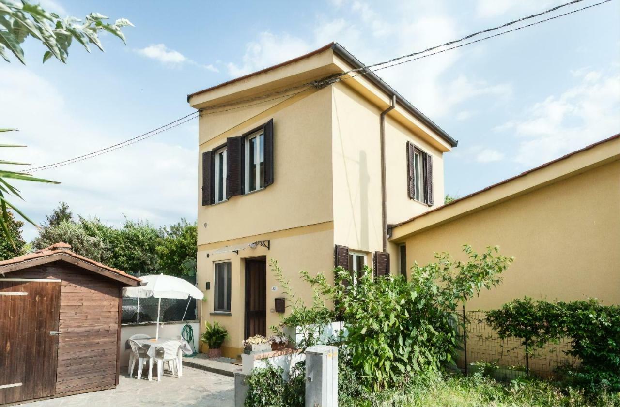 La Casina Gialla Independent House - Near The Walls ルッカ エクステリア 写真